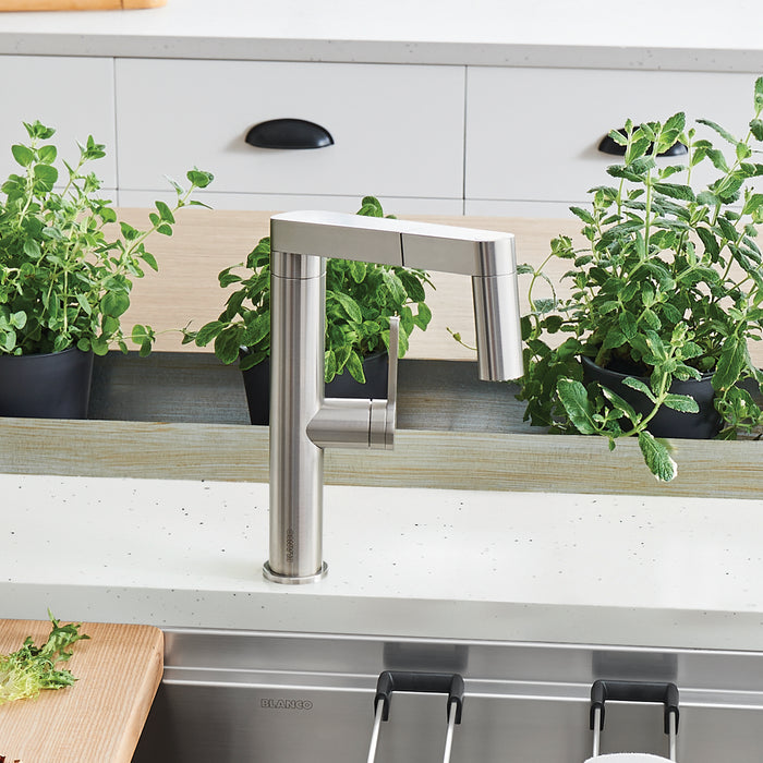 Panera Pull-Out 1.5 GPM - Stainless Steel